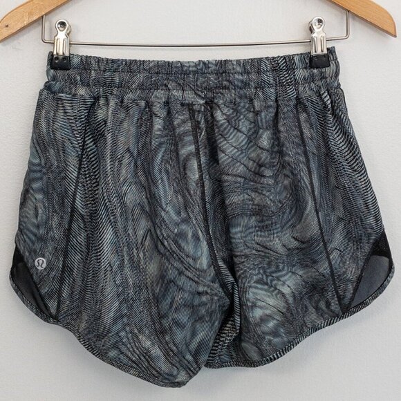 Lululemon Tracker Shorts 4” Tall – Size 6 Gray Abstract Print Zip Pocket - Picture 2 of 5